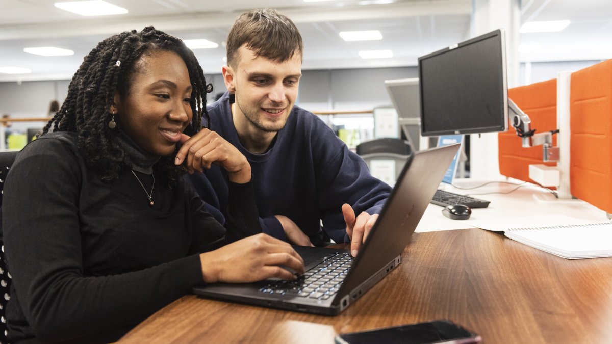 Students working in the library 