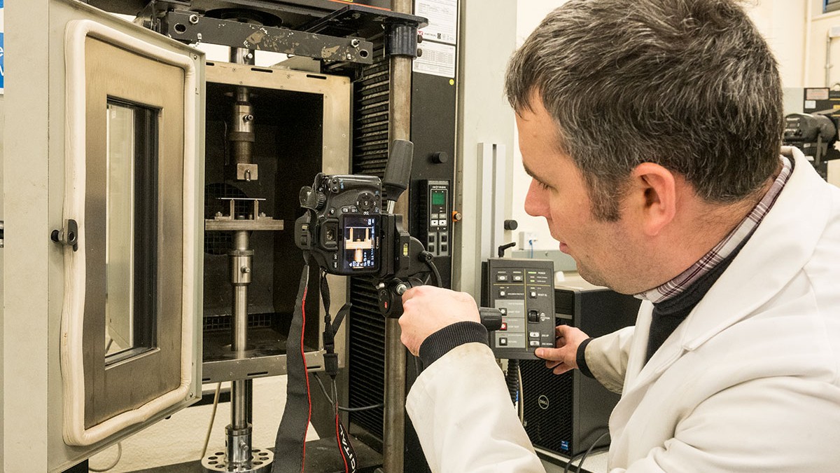 Structures and Mechanical Testing Laboratory