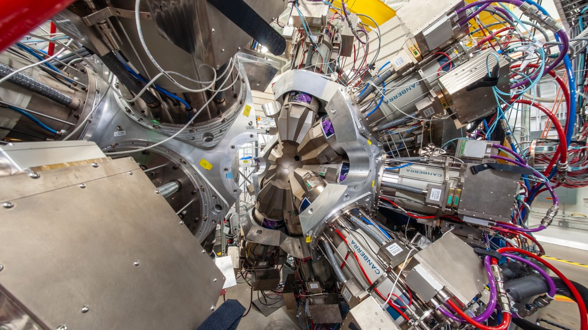 Germanium detectors at the centre of GRETA’s two halves